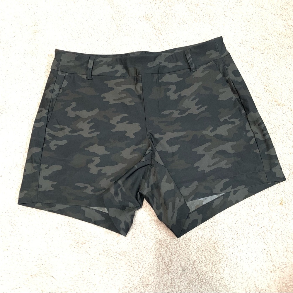 Spanx sunshine camo stretch shorts size small